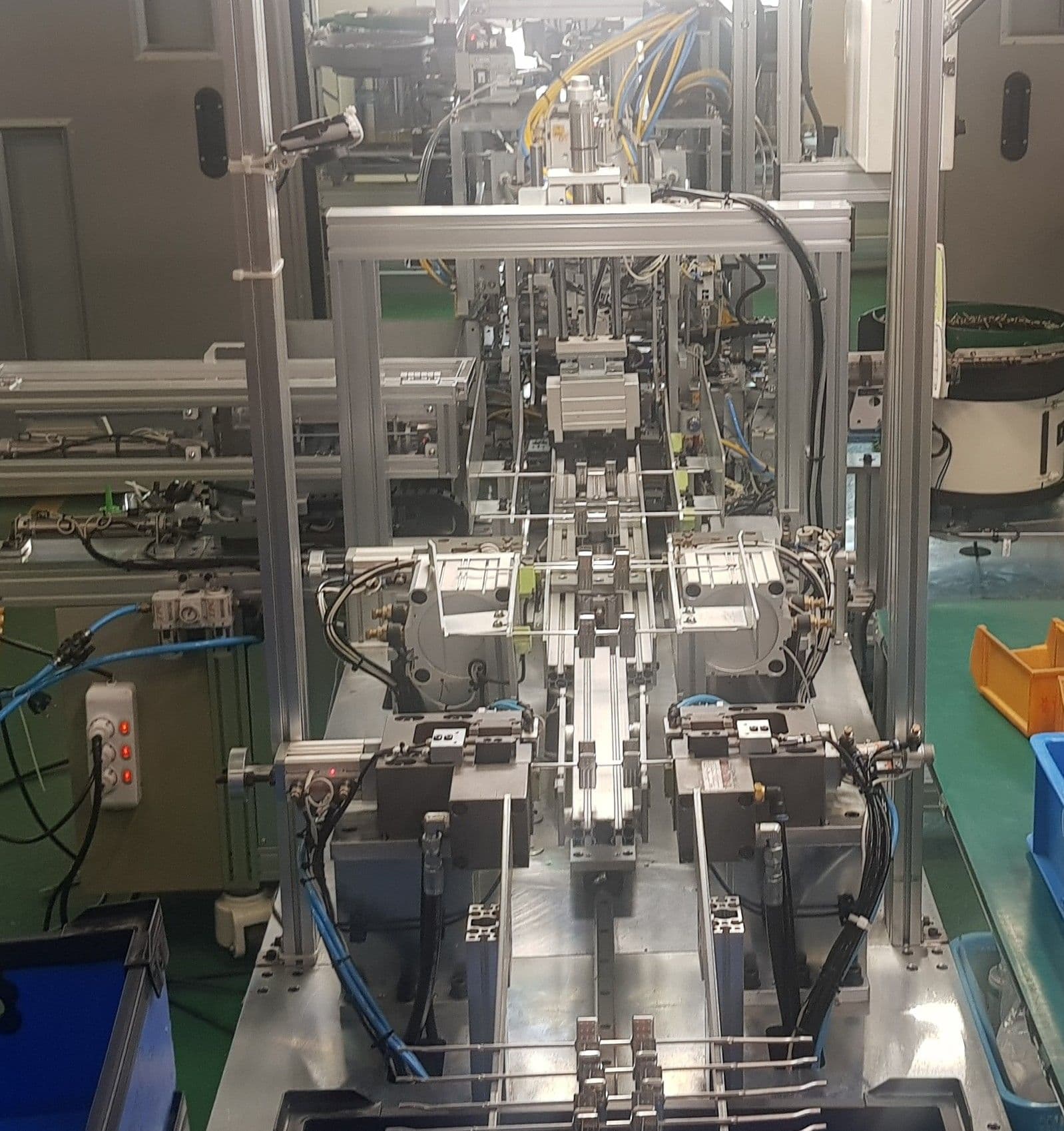 무인 자동 집게 조립 FA 라인 main