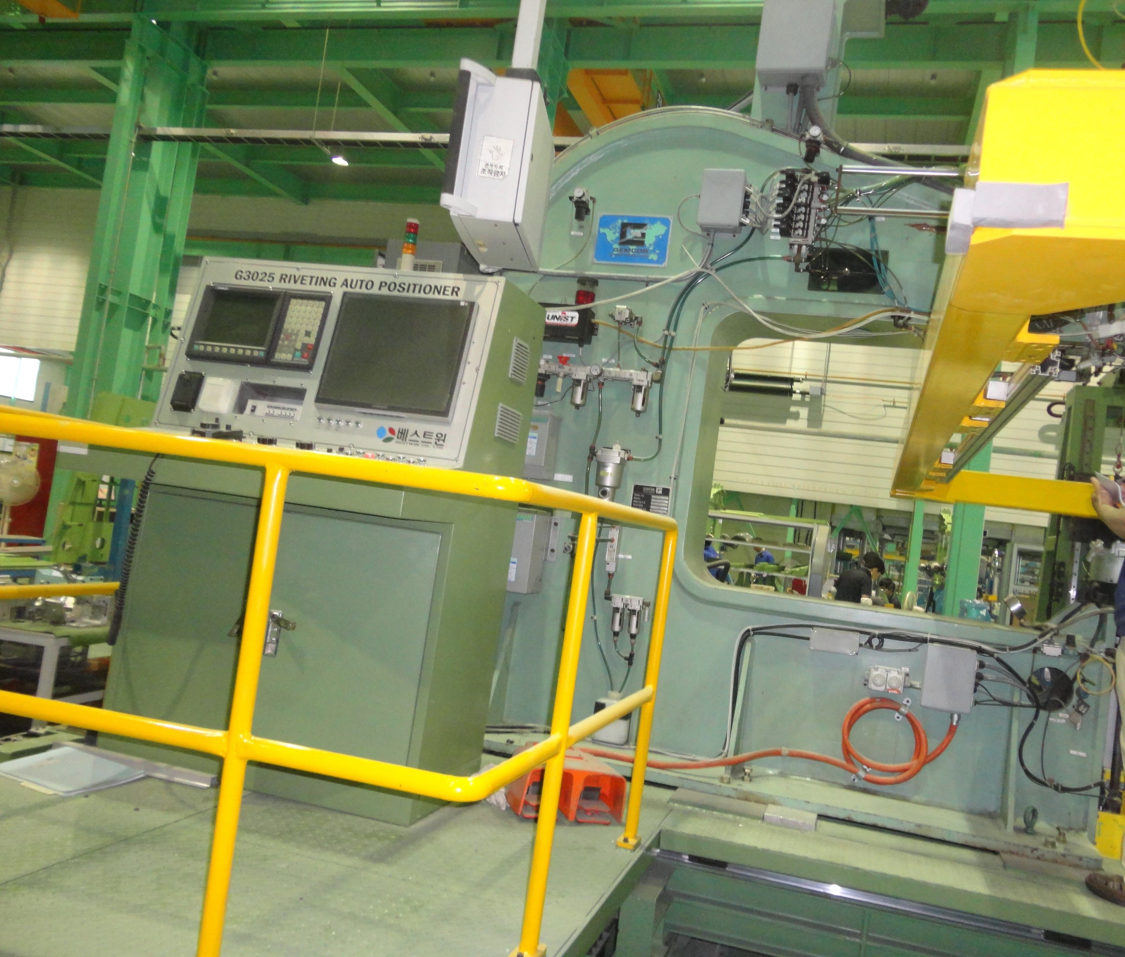 Bulkhead 리벳팅 장비 - 자동 위치 자세 맞춤형